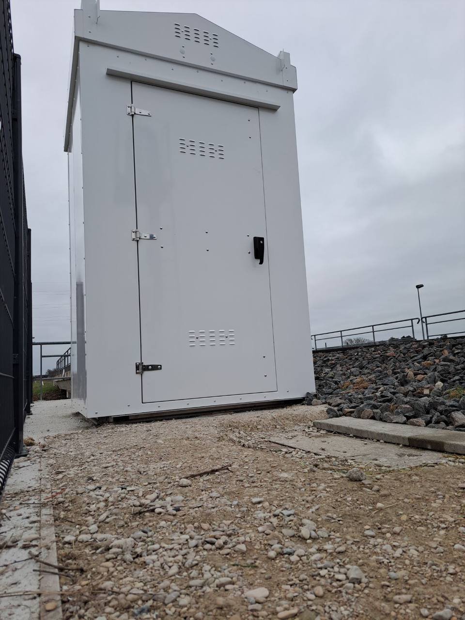 SafeBox RT double cabinet on its slab